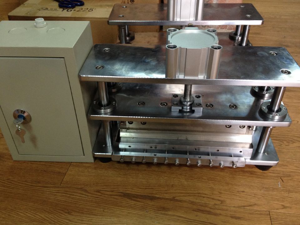 切極柱機(jī)-鉛酸生產(chǎn)線